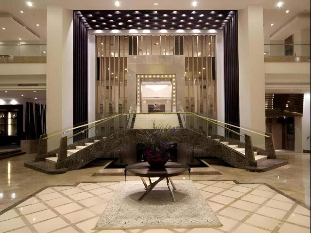 Qingdao Royal Garden Hotel Exterior foto