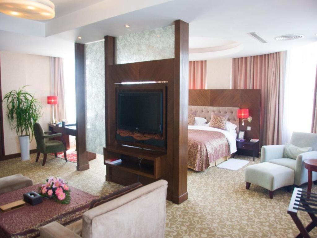 Qingdao Royal Garden Hotel Exterior foto