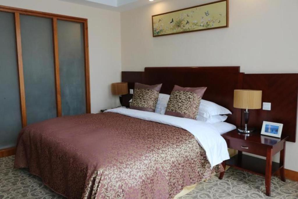 Qingdao Royal Garden Hotel Exterior foto