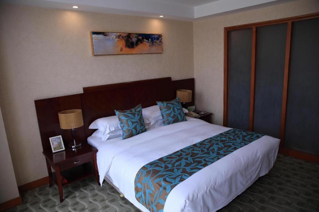 Qingdao Royal Garden Hotel Exterior foto