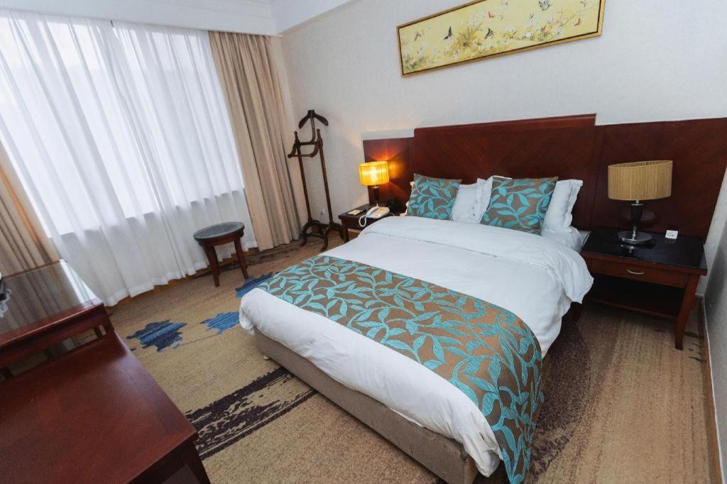 Qingdao Royal Garden Hotel Exterior foto
