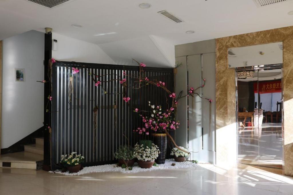 Qingdao Royal Garden Hotel Exterior foto