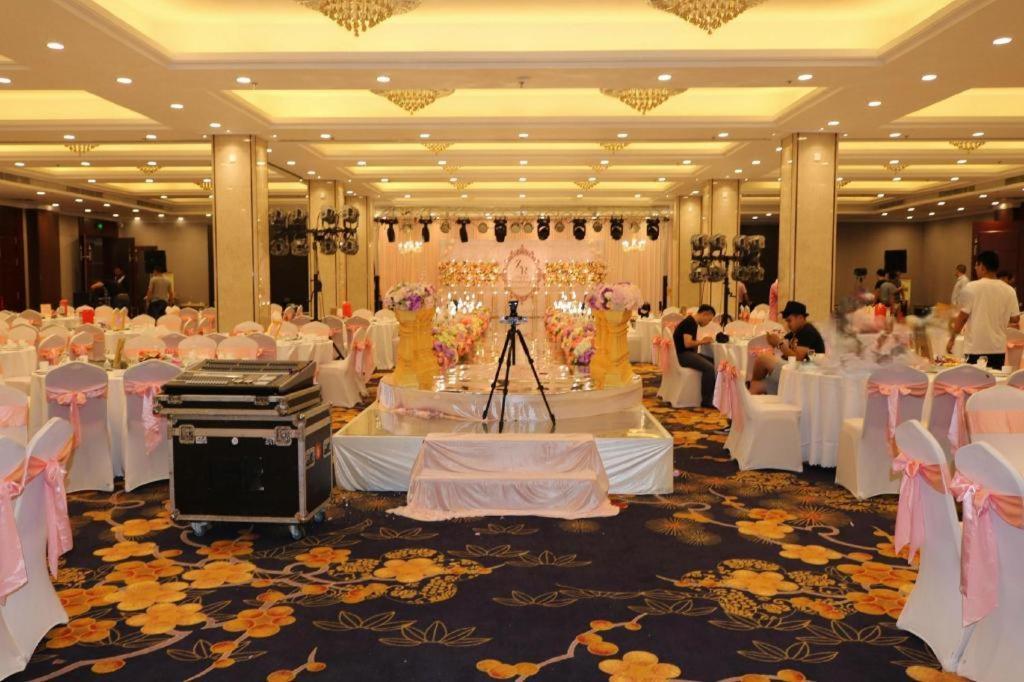Qingdao Royal Garden Hotel Exterior foto