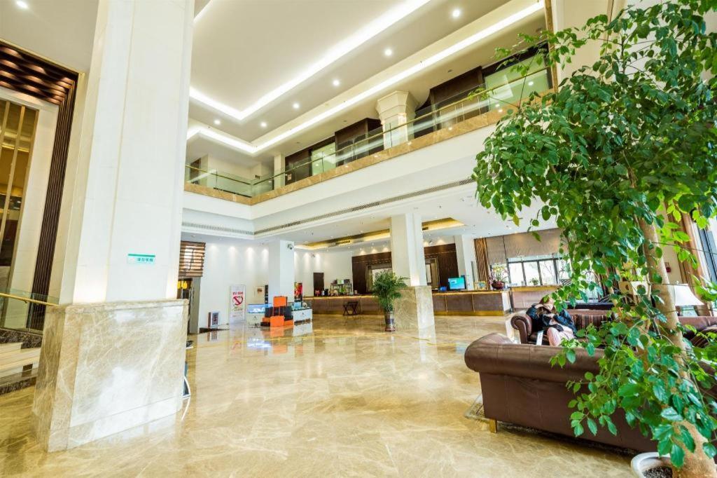 Qingdao Royal Garden Hotel Exterior foto