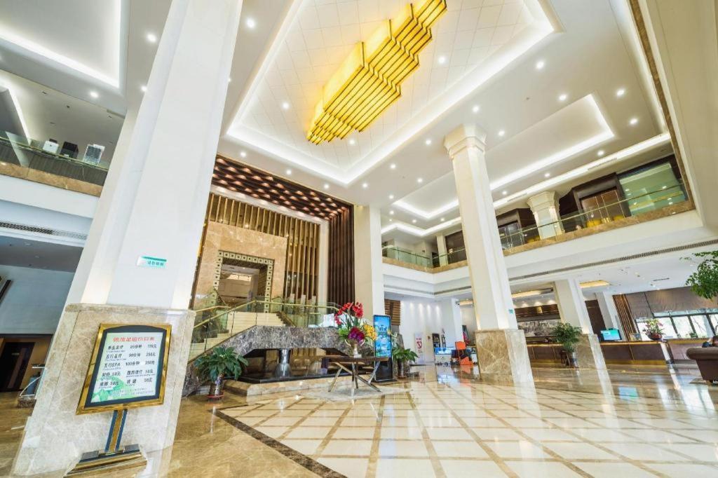 Qingdao Royal Garden Hotel Exterior foto