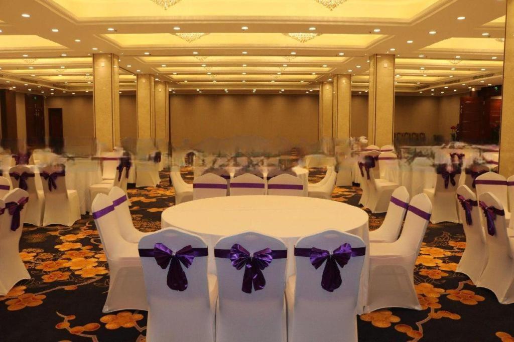 Qingdao Royal Garden Hotel Exterior foto